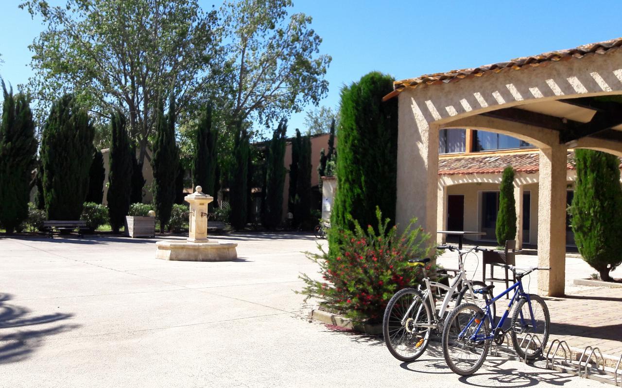Residence Odalys Le Village Camarguais Les Gardians Arles Bagian luar foto
