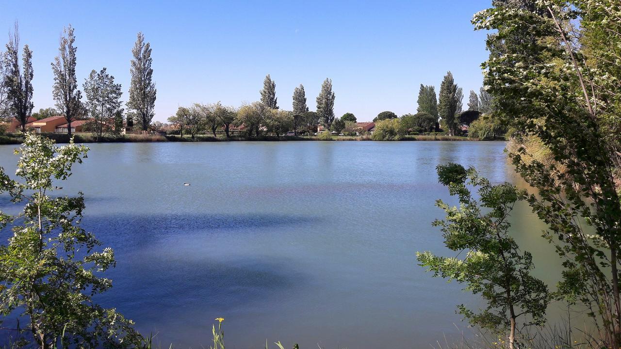 Residence Odalys Le Village Camarguais Les Gardians Arles Bagian luar foto