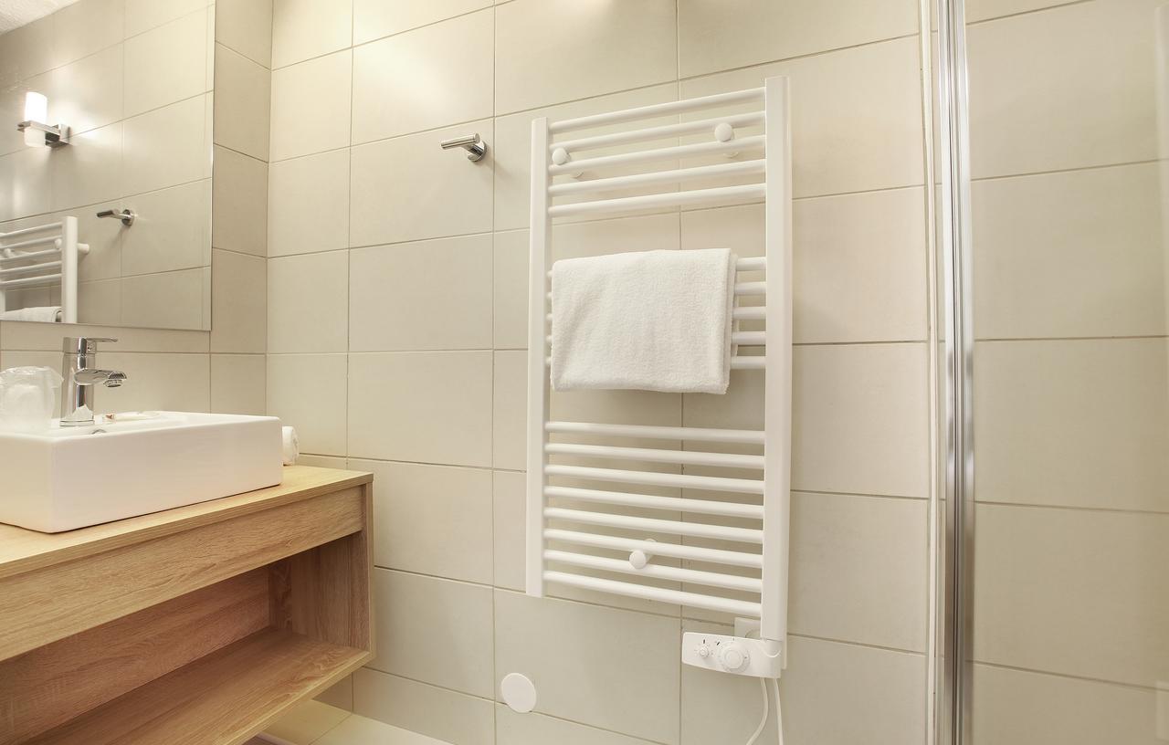 Residence Odalys Le Village Camarguais Les Gardians Arles Bagian luar foto