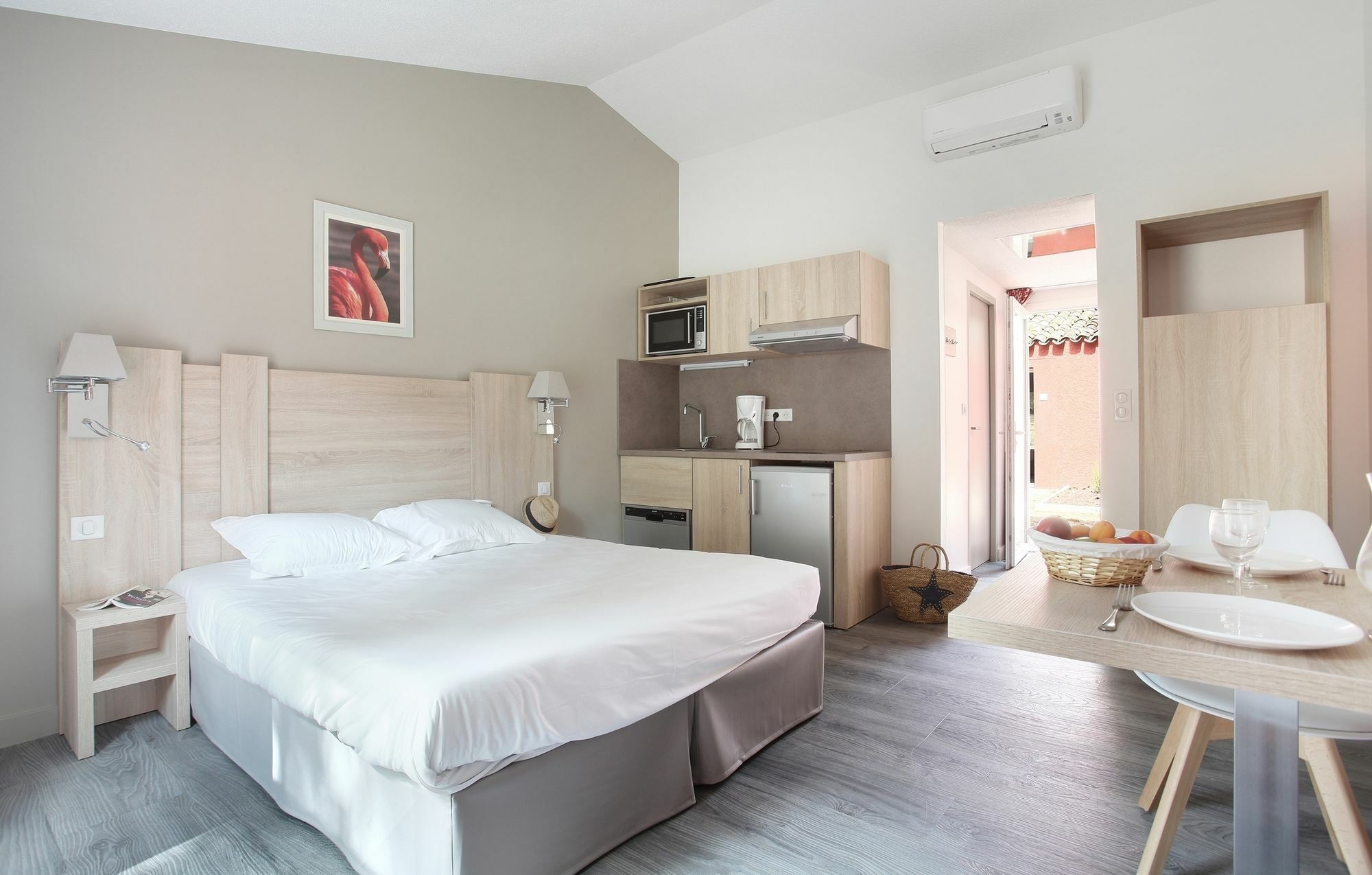 Residence Odalys Le Village Camarguais Les Gardians Arles Bagian luar foto