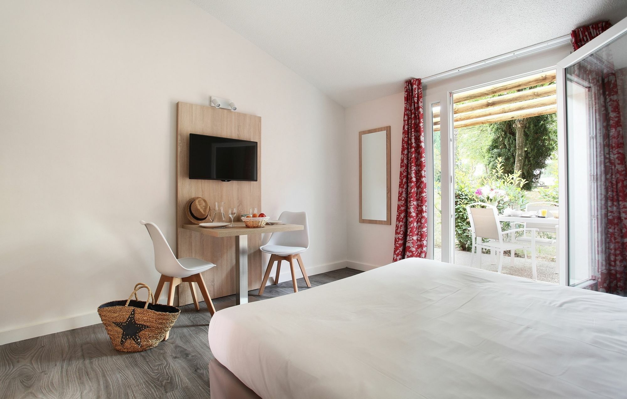 Residence Odalys Le Village Camarguais Les Gardians Arles Bagian luar foto