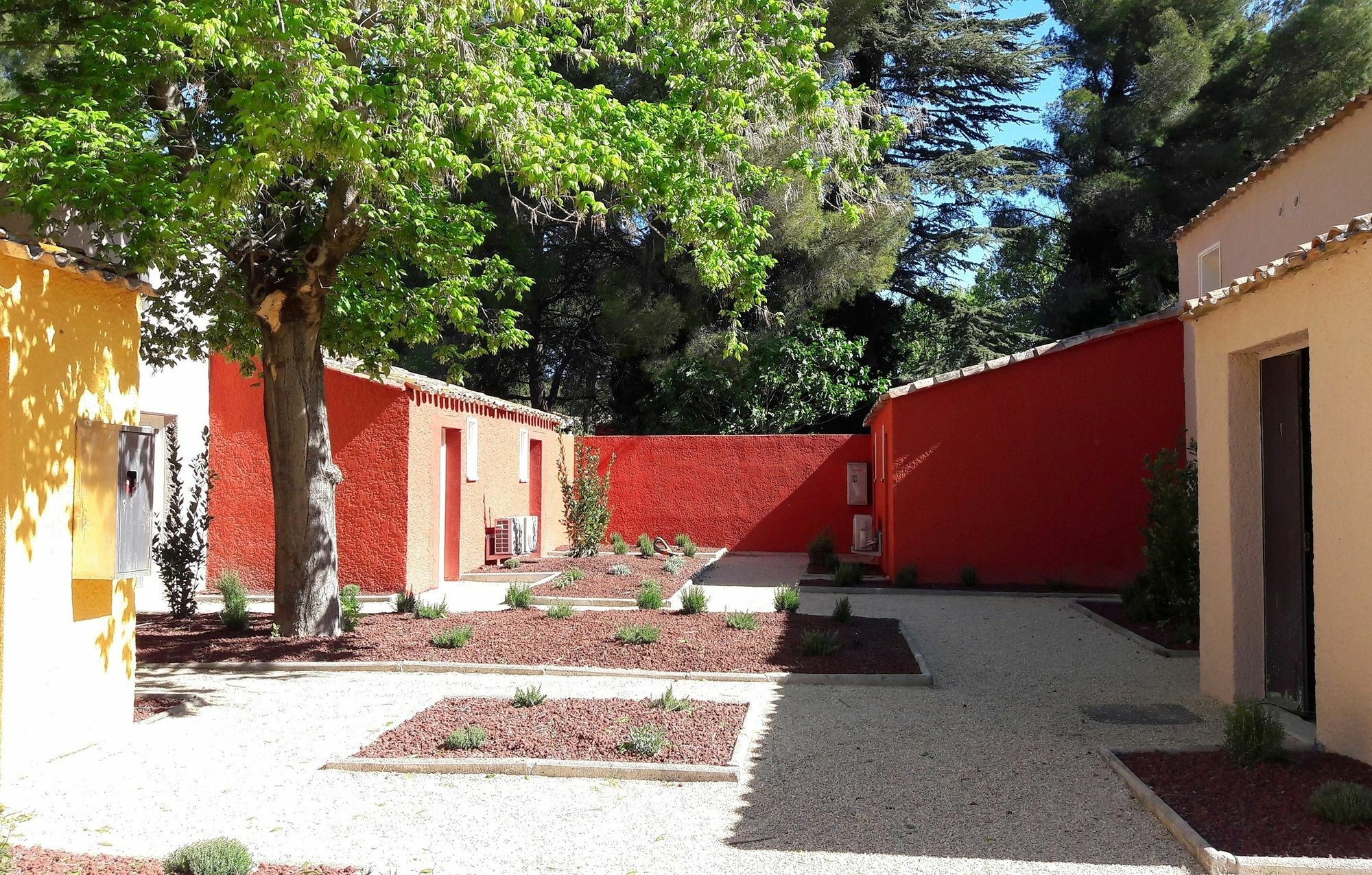 Residence Odalys Le Village Camarguais Les Gardians Arles Bagian luar foto